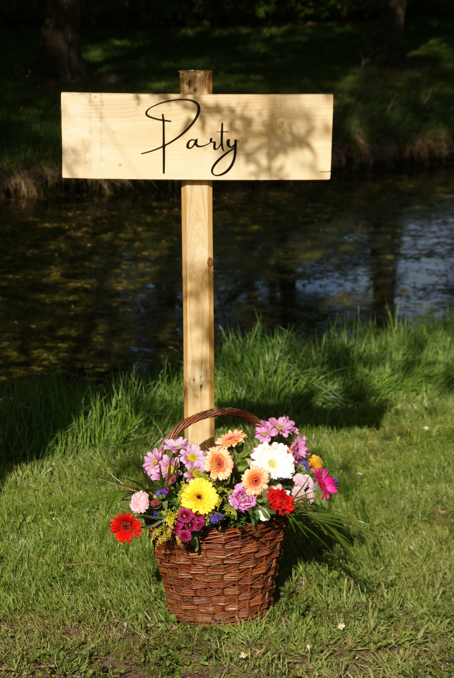 Houten wegwijsbord